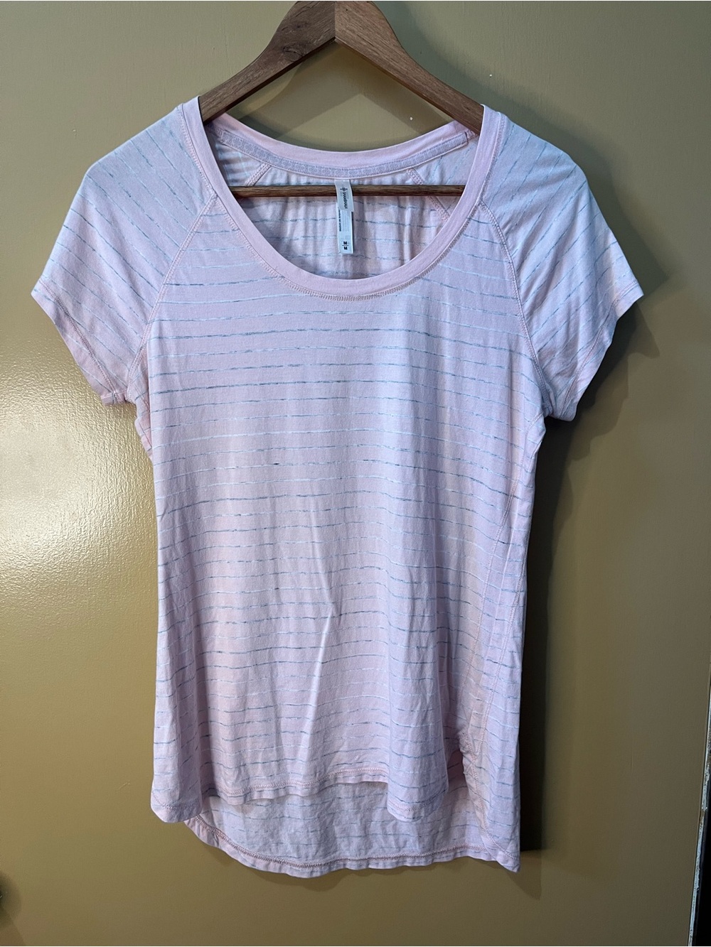 Shambhala | M | Light Pink Short Sleeve Scoop Neck Tee | PTP 16”